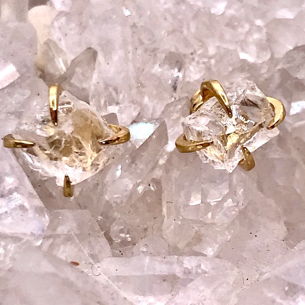 ✨Raw Quartz Crystal Stud Earrings✨